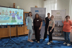 Członkowie zespołu projektowego (dr Marta Karbowiak, Ludwika Mucha, Aleksandra Olejniczak, Adrianna Borowska, Teresa Kuchta) zdj4